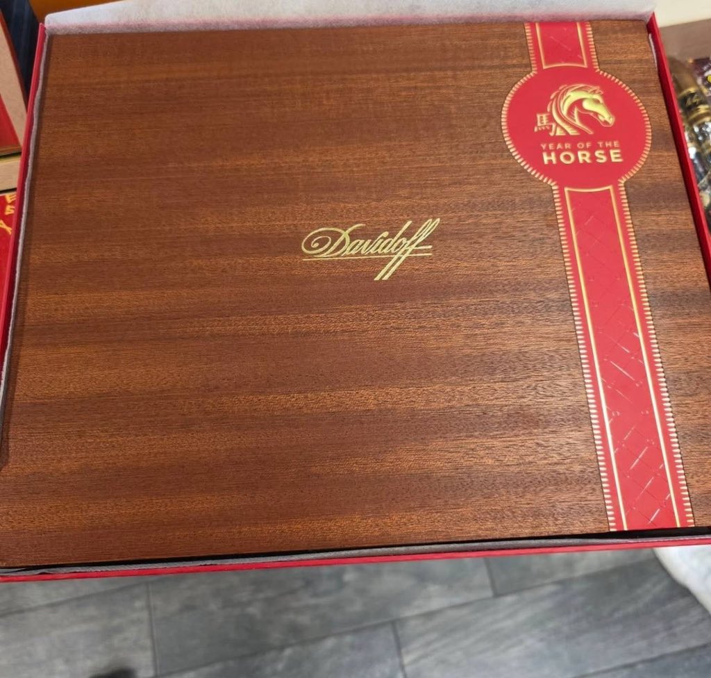 Jennifercigars's tweet photo. Davidoff Year of the Horse — rare, refined, and built for true cigar connoisseurs. https://t.co/rDKCt5wPNH
