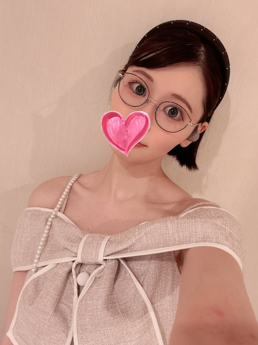 deva_raksasa's tweet photo. カチューシャつけたらありえないくらい顔長く見えて爆笑してるwwwwwwww https://t.co/0o28UQmEdM