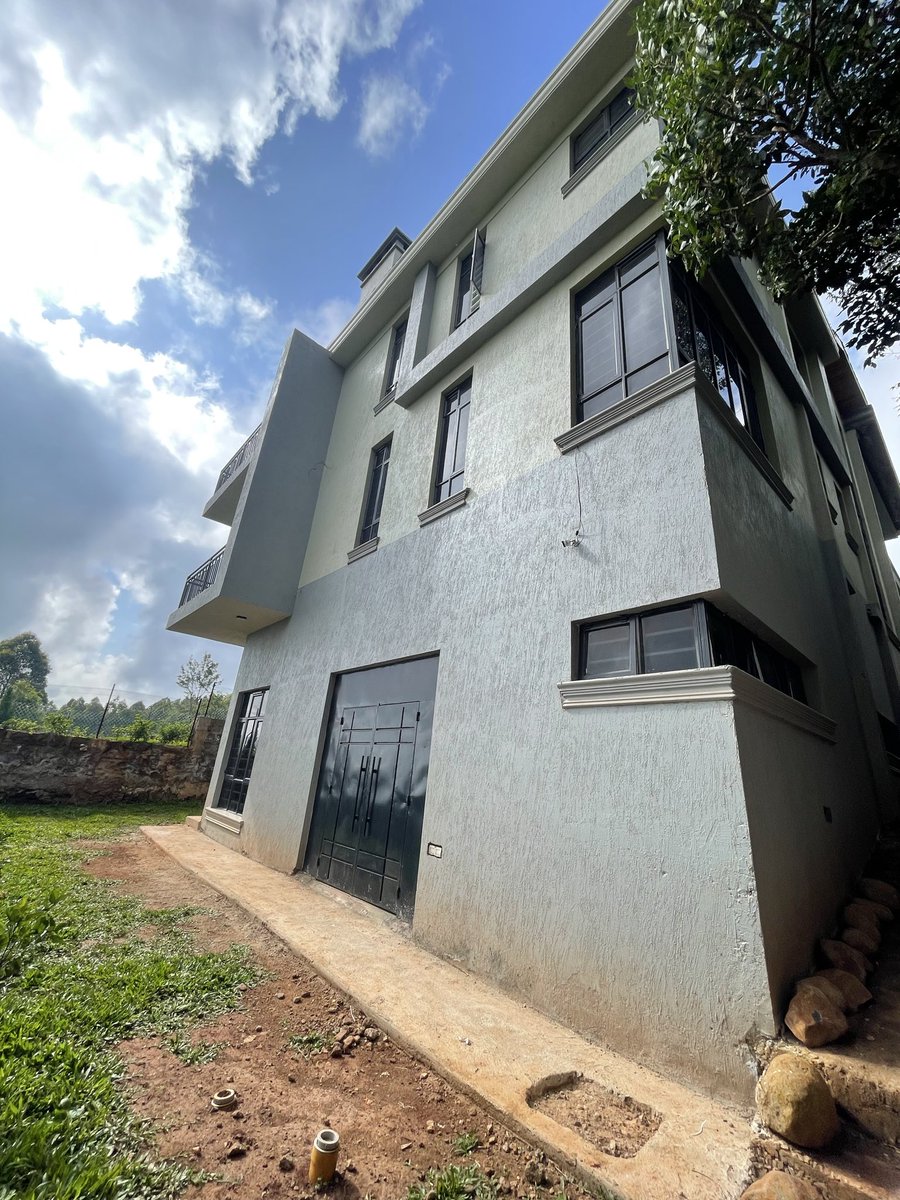 Debco_Construct's tweet photo. 🏡 Post-occupational visit at our 4-bedroom villa along Lemiso Road, Ngong. 🛣️✨ Ensuring our clients are completely settled and the spaces perform exactly as designed. 🤝🔑
#DebcoLtd #BuildingBrilliance #Ngong #LemisoRoad #PostOccupancy #ClientSatisfaction #VillaDesign #Const https://t.co/nJBQ6x7jE7
