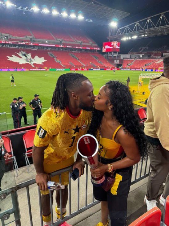 0panaa_1's tweet photo. Antoine Semenyo and his fiancée, Jordeen Buckley, enjoying the moment together. ❤️🇬🇭 https://t.co/wNDIQ0OeZK