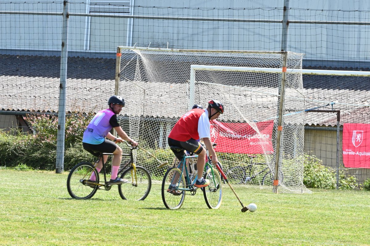 FFCyclisme's tweet photo. Le 13 Juin ont eu lieu les Championnats de France de Polo-Vélo à Cocumont 🇫🇷 en présence de Yannick POUEY.

Bravo au club des Pédales Varengevillaises sacré Champion de France 🏆️ https://t.co/ePuCBJOHwE