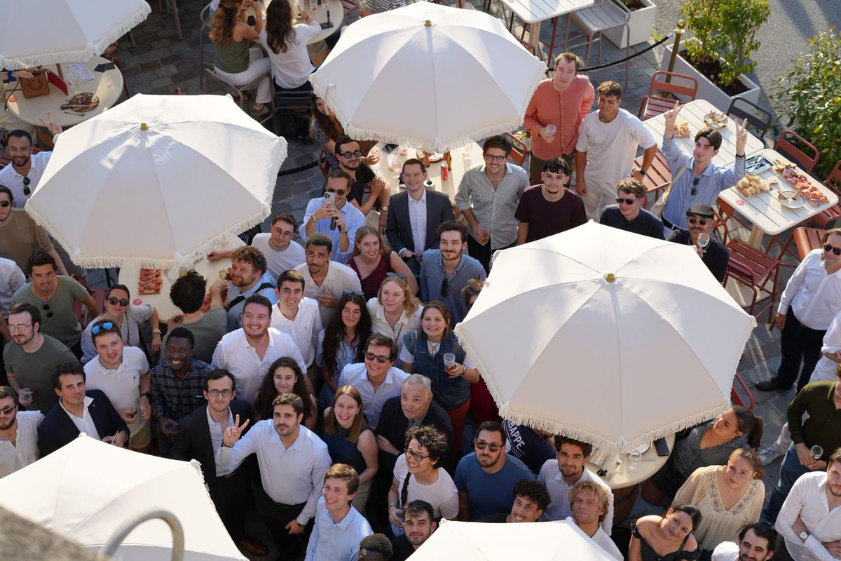 HorizonsParis's tweet photo. Hier, nous étions réunis avec les Jeunes Horizons Paris et Île-de-France pour un grand apéro estival. ☀️

Un beau moment de rassemblement avant nos prochains rendez-vous : le 25 juin pour notre grande réunion d’appartement, puis le 5 juillet à l’Adidas Arena. 🇫🇷 https://t.co/R5IBriLVOh