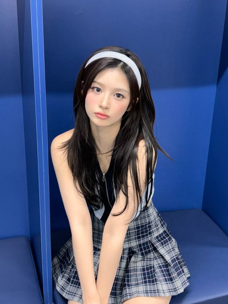 NMIXXBRASIL's tweet photo. A JYP publicou uma nota sobre a saúde da #SULLYOON e informou que ela irá se apresentar sentada no próximo show por conta das dores na coluna. Confira o comunicado: 

"Olá, aqui é a JYPE.

Gostaríamos de compartilhar uma atualização sobre a participação de Sullyoon, integrante do NMIXX, na próxima turnê mundial do NMIXX, <EPISODE 1: ZERO FRONTIER> EM CINGAPURA].

Sullyoon visitou recentemente o hospital devido a dores nas costas e passou por uma avaliação médica completa.

Após o exame, a equipe médica recomendou que ela evitasse movimentos extenuantes, incluindo coreografias intensas, e se concentrasse em sua recuperação por enquanto.

Motivada por seu forte desejo de se apresentar e cumprir sua promessa aos fãs, Sullyoon decidiu participar do show da turnê [EPISODE 1: ZERO FRONTIER> EM CINGAPURA]. No entanto, ela se apresentará sentada no palco.

Agradecemos a compreensão de todos. Priorizando a saúde e a segurança da artista acima de tudo, continuaremos a fornecer a Sullyoon todo o suporte possível para que ela possa se concentrar em seu tratamento e recuperação.

Obrigada."