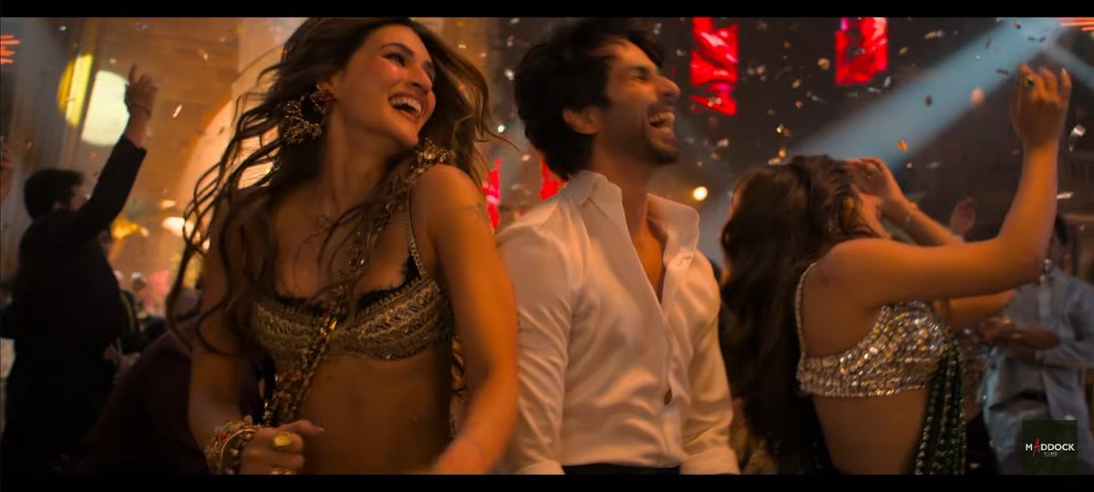 stfudrishti's tweet photo. Shahid Kapoor and Kriti Sanon together just works every single time 😍 #Cocktail2 is going to be a blastttt🥳🍸 https://t.co/vSgvuPKrk3
