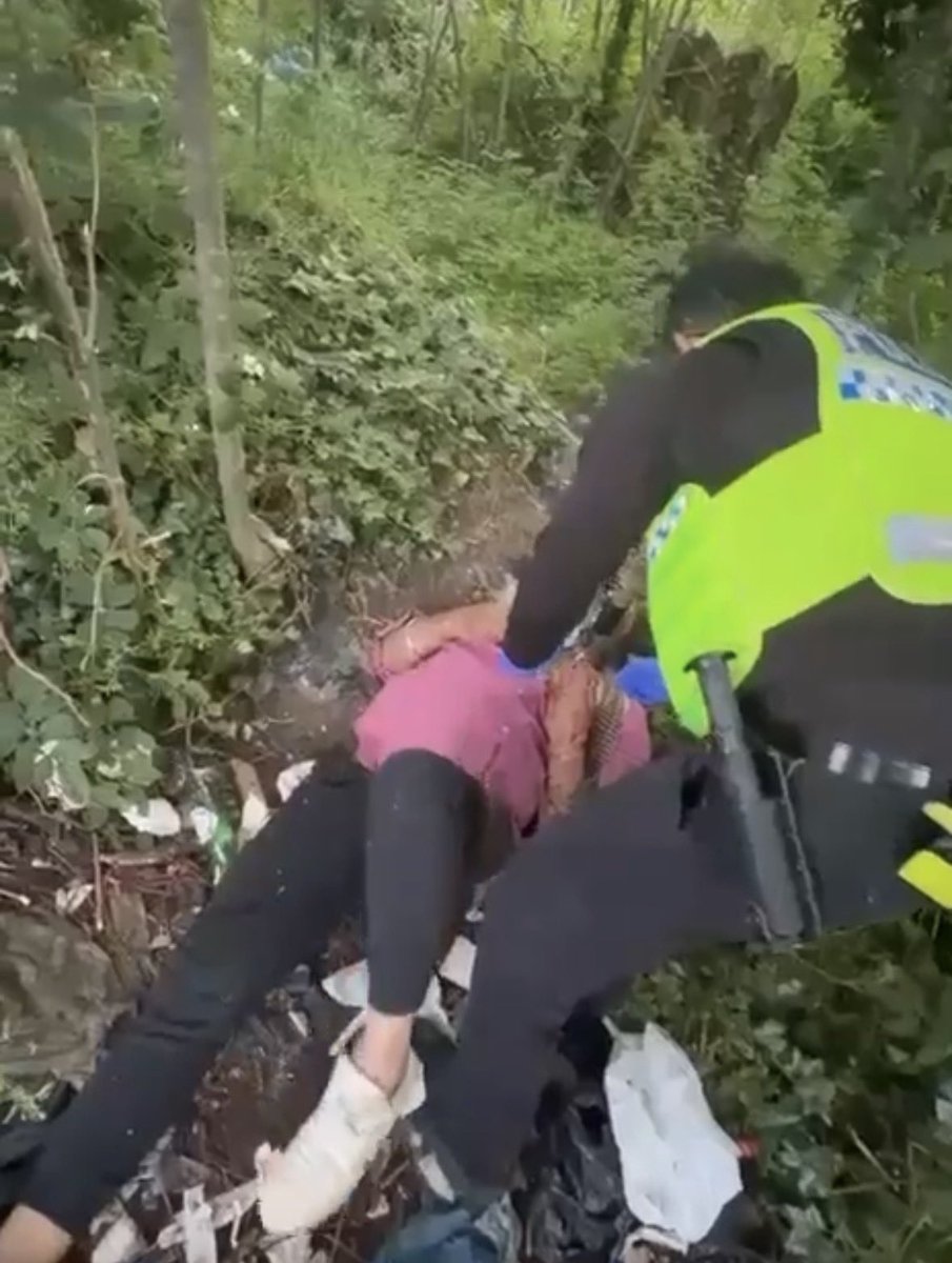 SikhFedUK's tweet photo. The Sikh Federation are aware of this brutal and violent attack on an elderly Sikh man in Smethwick. The hate crime has been reported to @WMPolice and is being investigated, arrests have been made and they are working closely with the community and @gngsmethwick with updates. 

Please remain vigilant and careful, also please be respectful and avoid from sharing videos and images on social media 🙏🏽 #AntiSikhHate