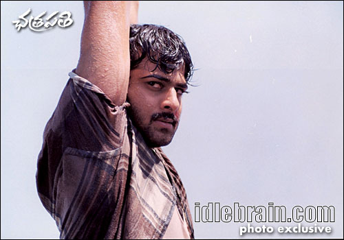 vedivediga's tweet photo. Did You Know?

Just like #Baahubali, #Chatrapathi initially opened to mixed and negative talk. #SSRajamouli was reportedly worried during the early days and kept in constant touch with distributors to understand the ground-level response from audiences.

Interestingly, the film's shoot began with #Prabhas introduction sequence in the sea. The team especially producer was concerned about the scene, as Prabhas had to be tied with ropes and submerged underwater. However, he pulled off the sequence with remarkable ease, leaving everyone impressed.