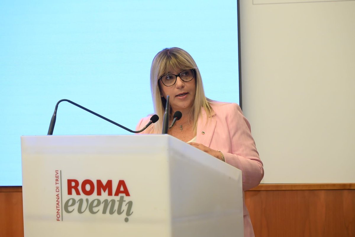 CislNazionale's tweet photo. #DanielaFumarola al convegno @FnpCisl: «La memoria non è nostalgia. È coscienza civile. È capacità di insegnare alle nuove generazioni l’amore per la libertà. 

E la libertà, come ogni grande amore, chiede responsabilità e spesso sacrificio. Il sacrificio di chi abbiamo ascoltato fu combattere per la democrazia in un’Europa spezzata dalla guerra. 

Il nostro, oggi, deve essere difendere l’Europa e il suo modello sociale, ciò che rappresenta, ciò per cui la Resistenza in ogni Paese ha combattuto: pace giusta, sviluppo, giustizia, autodeterminazione, diritto e soprattutto democrazia.» 

#CISL #Memoria #Libertà #ModelloSocialeEuropeo #Democrazia #Resistenza