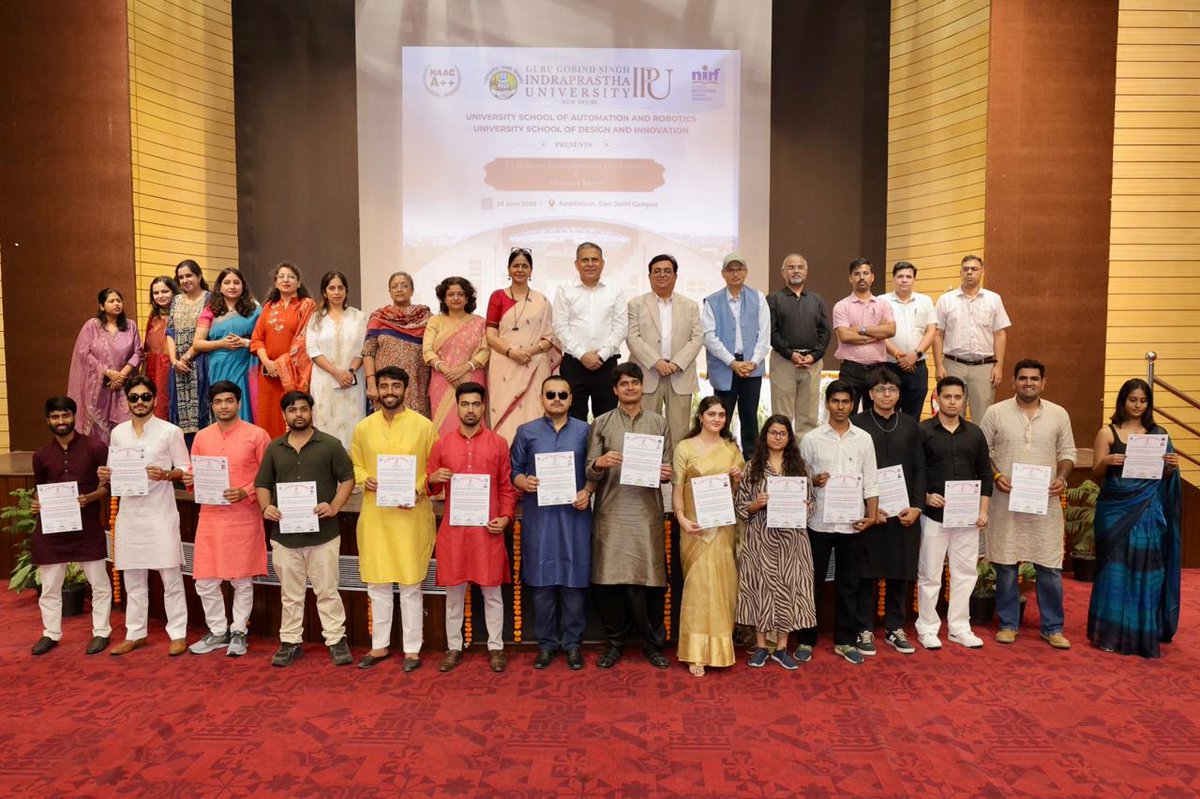 ProfMaheshVerma's tweet photo. What makes this occasion particularly memorable is that these graduates are our first batch, the Class of 2021, who joined us when these schools were taking their very first steps. (3/7) https://t.co/PuyXRMSZt7