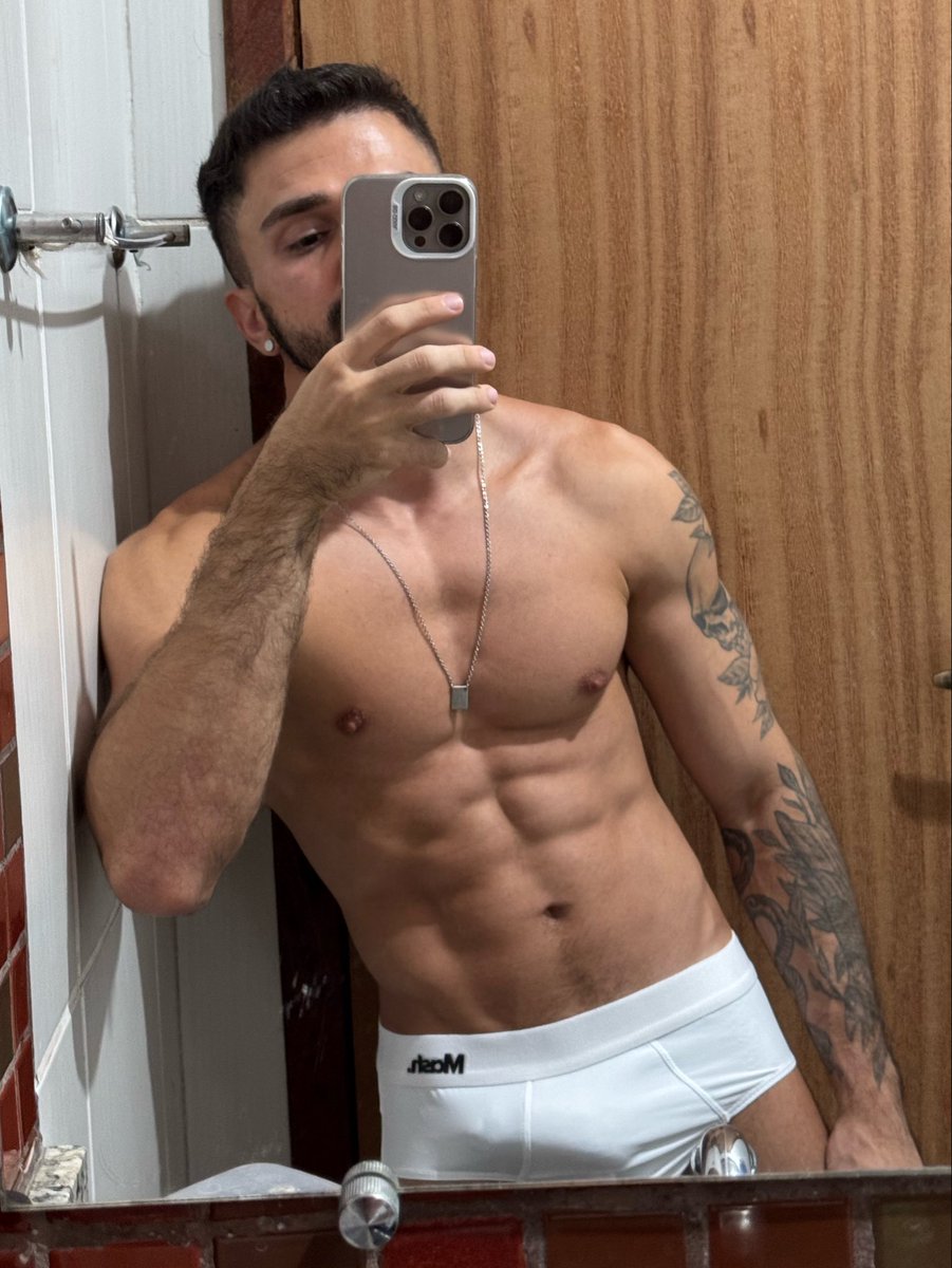 _oivitor's tweet photo. Comprei essas cuequinhas novas e gostei demais. Qual vocês gostaram mais? Preta ou branca?? https://t.co/334XWeSod1