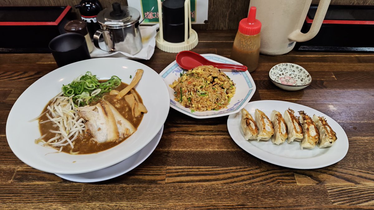 gi_su501's tweet photo. ラーメン https://t.co/Cd3oYsMR2d