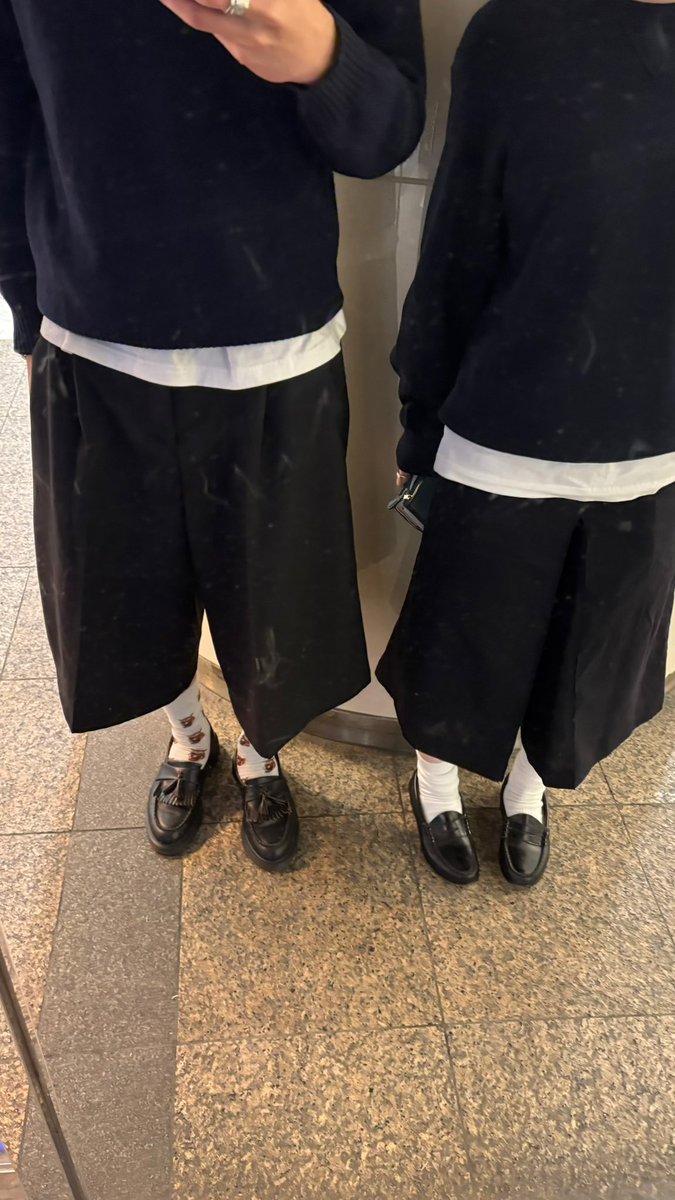_shoumikigen's tweet photo. 服装被り過ぎ https://t.co/n0hq8QPxst