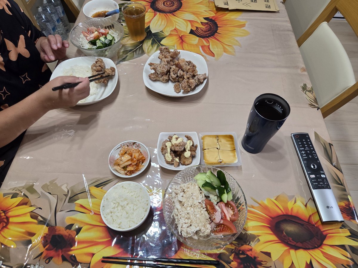 PIXY194's tweet photo. 晩ご飯です

今夜は唐揚げにしました
今日もお疲れ様でした https://t.co/xWqz3sTrZg