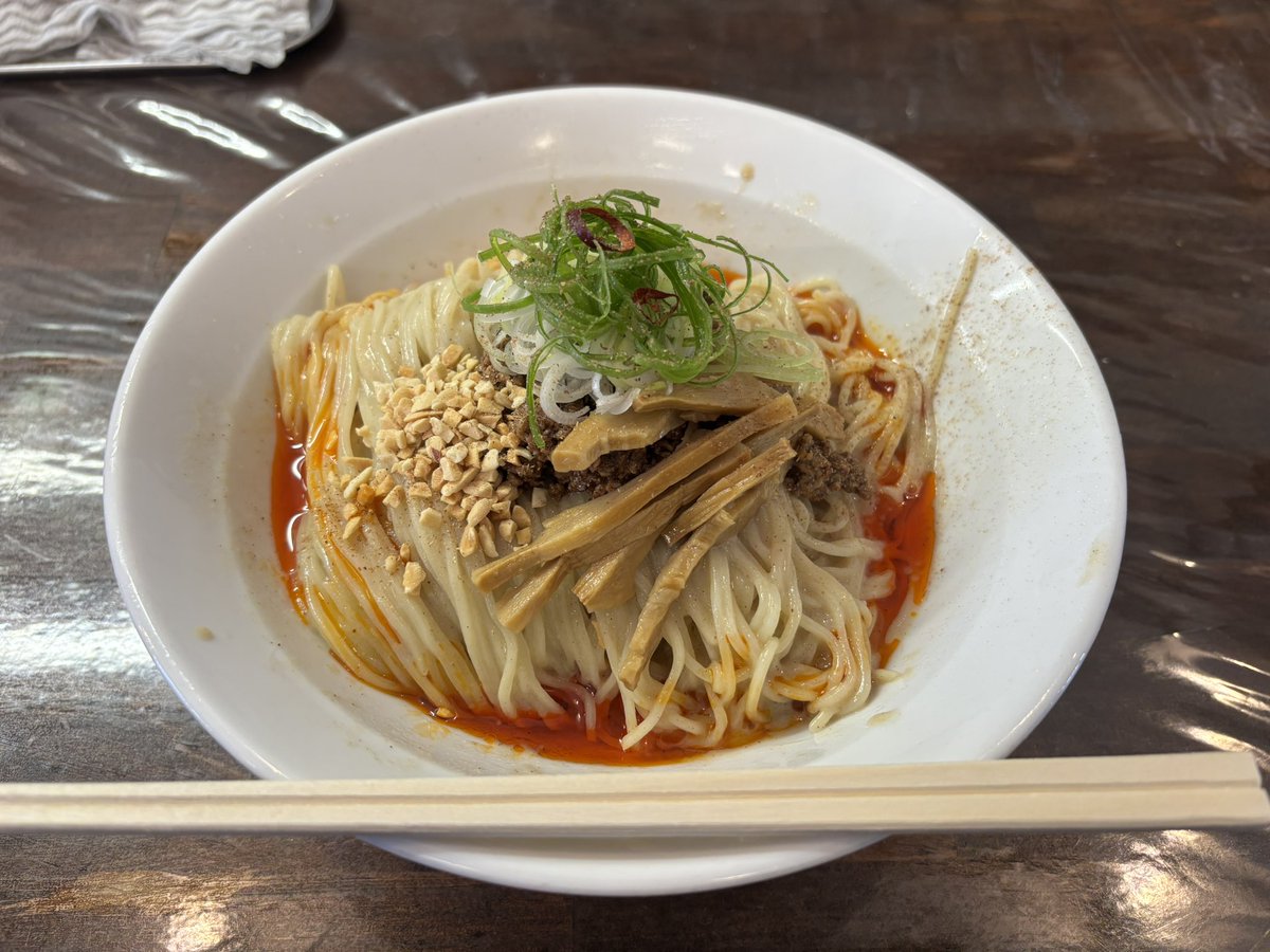 Hero36ra1's tweet photo. #サムライラーメンメモ
#麺処一心
@mendokorohanabi 
#6ー24杯目

昨日の仕事上がりの分。
冷やしの汁なし担々麺を食べたくて。

冷やし汁なし担々麺　大盛り
ライスと餃子のセット

これだよこれ。ピリ辛で濃厚な味付けにパツパツな細麺…。最高でした😊

またよろしくお願いします🙇
ごちそうさまでした😋
