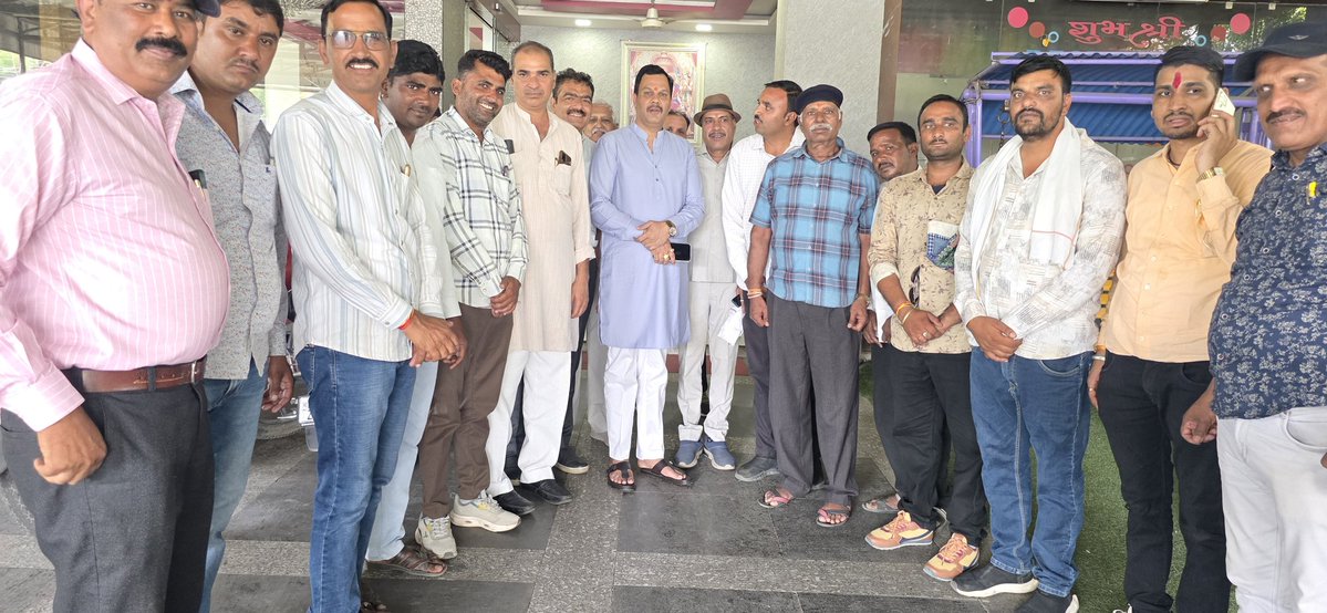 Satish_Malviya_'s tweet photo. घटिया से आए कार्यकर्ताओं एवं ग्रामीण जन से मुलाकात की ।। https://t.co/mVhYLtQVfC
