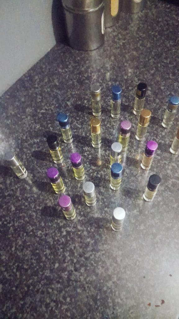 Dripway4L's tweet photo. Being clean and smelling good is therapeutic #perfume #dripway4l #VagueDeRue https://t.co/uzHbKIt5GK