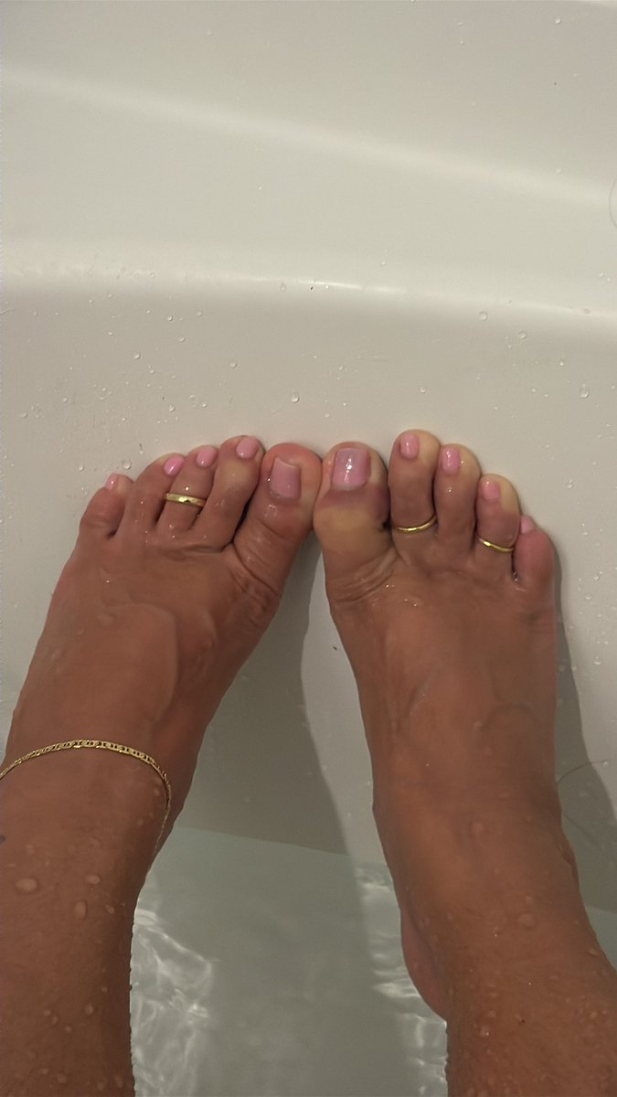 Curlykitty_x's tweet photo. @rt_feet https://t.co/9qsn4SSltQ