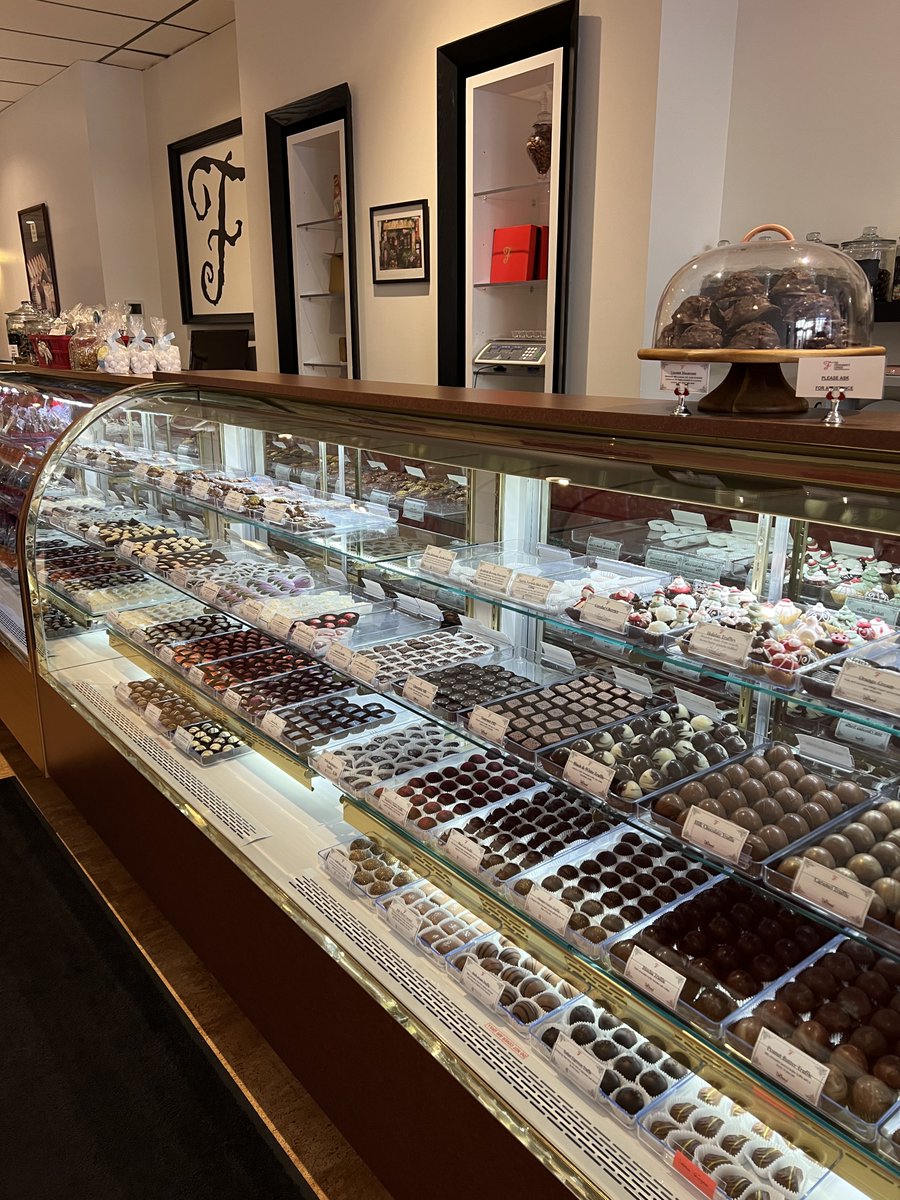 frenchmancorner's tweet photo. Dad's day is just around the corner. We have a great list of favorites for Dad to enjoy: bourbon, coconut rum, citron, kailua, or American honey whiskey truffles as well as Bourbon or Habanero &amp; Jalapeño truffle fudge or even our amazing peanut butter cups. Pick up today! https://t.co/why1KdNpxs