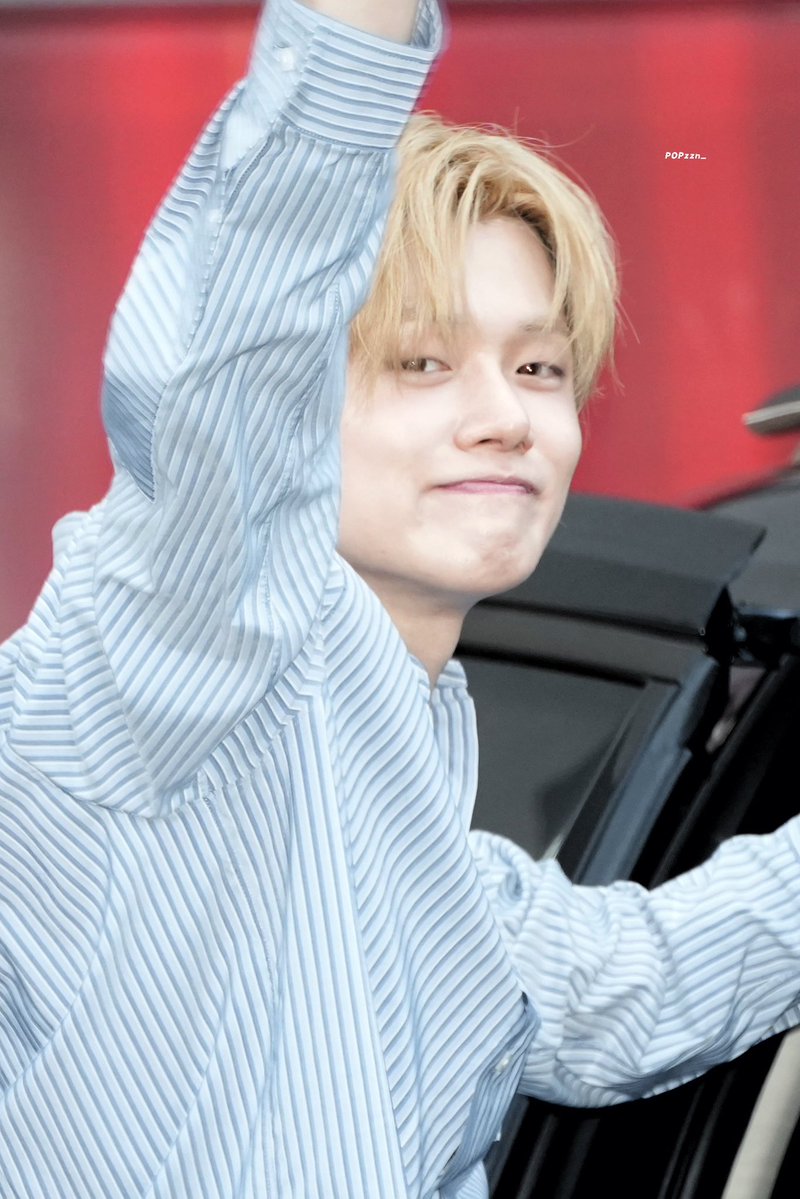 POPzzn_'s tweet photo. 260618 캘빈클라인

👔👋🏻

#연준 #YEONJUN #ヨンジュン
#투모로우바이투게더 #TXT https://t.co/zxrzYTYgt9