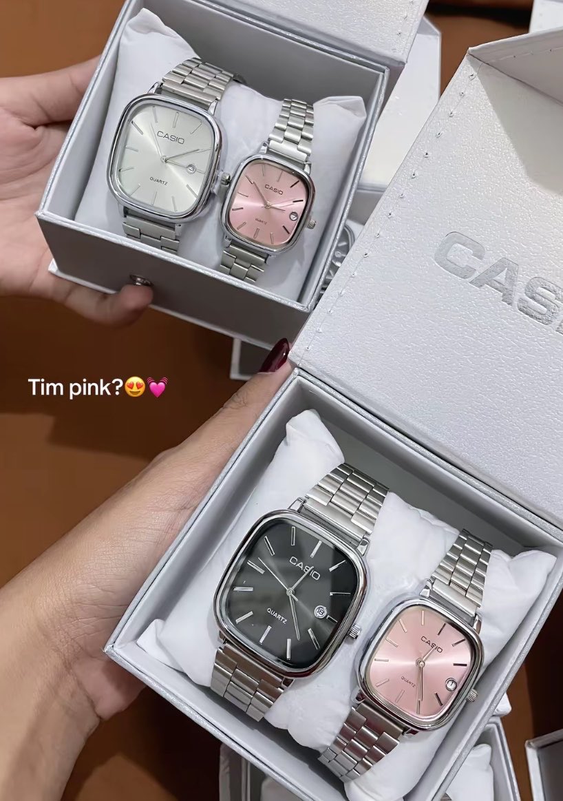 jungjless's tweet photo. NAKSIR PARAH SAMA JAM INI😭

Design-nya simple, Apalagi yang warna pink, gemesnya kebangetan🤏🏻Couplean pake ini pasti gemes sih🫶🏻 https://t.co/K9sLdtqRJK