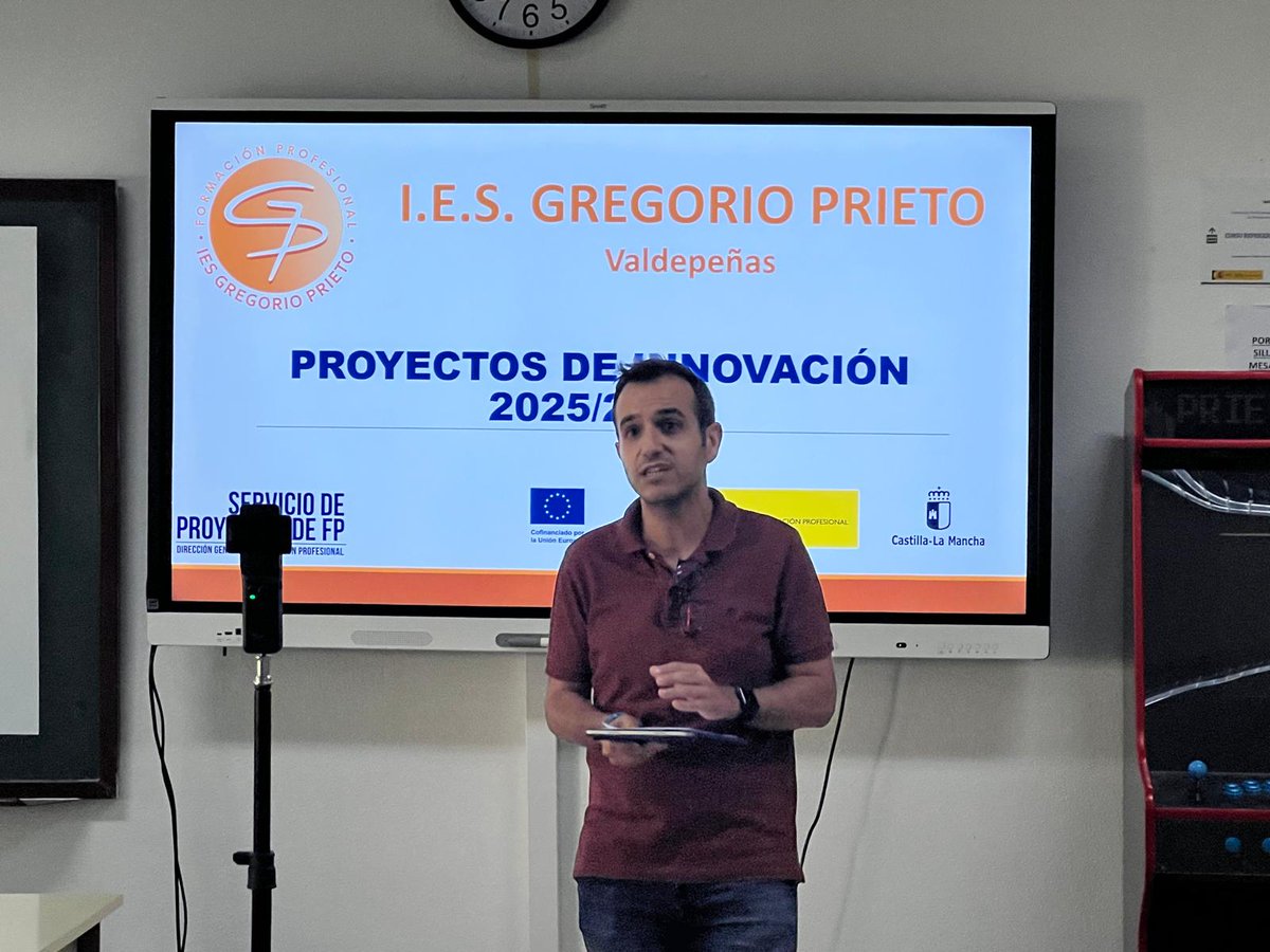 Ies_GPrieto's tweet photo. 📰Presentamos a los medios el proyecto “Aprender creando, aprender jugando” en el IES Gregorio Prieto.

🎲Una iniciativa en la que 11 centros educativos colaboran en el diseño, prototipado y desarrollo de Juegos Serios como herramienta de aprendizaje

#CofinanciadoEU https://t.co/Foh5NTWAkV