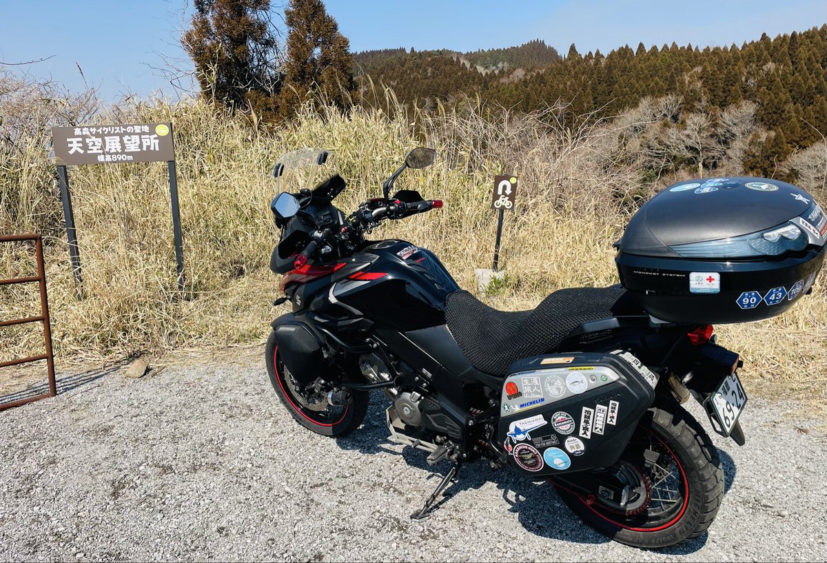 yoshertk's tweet photo. #バイク乗ってなかったらココ絶対来てない場所100選
阿蘇の“天空展望所” https://t.co/cZx0R5mvjR