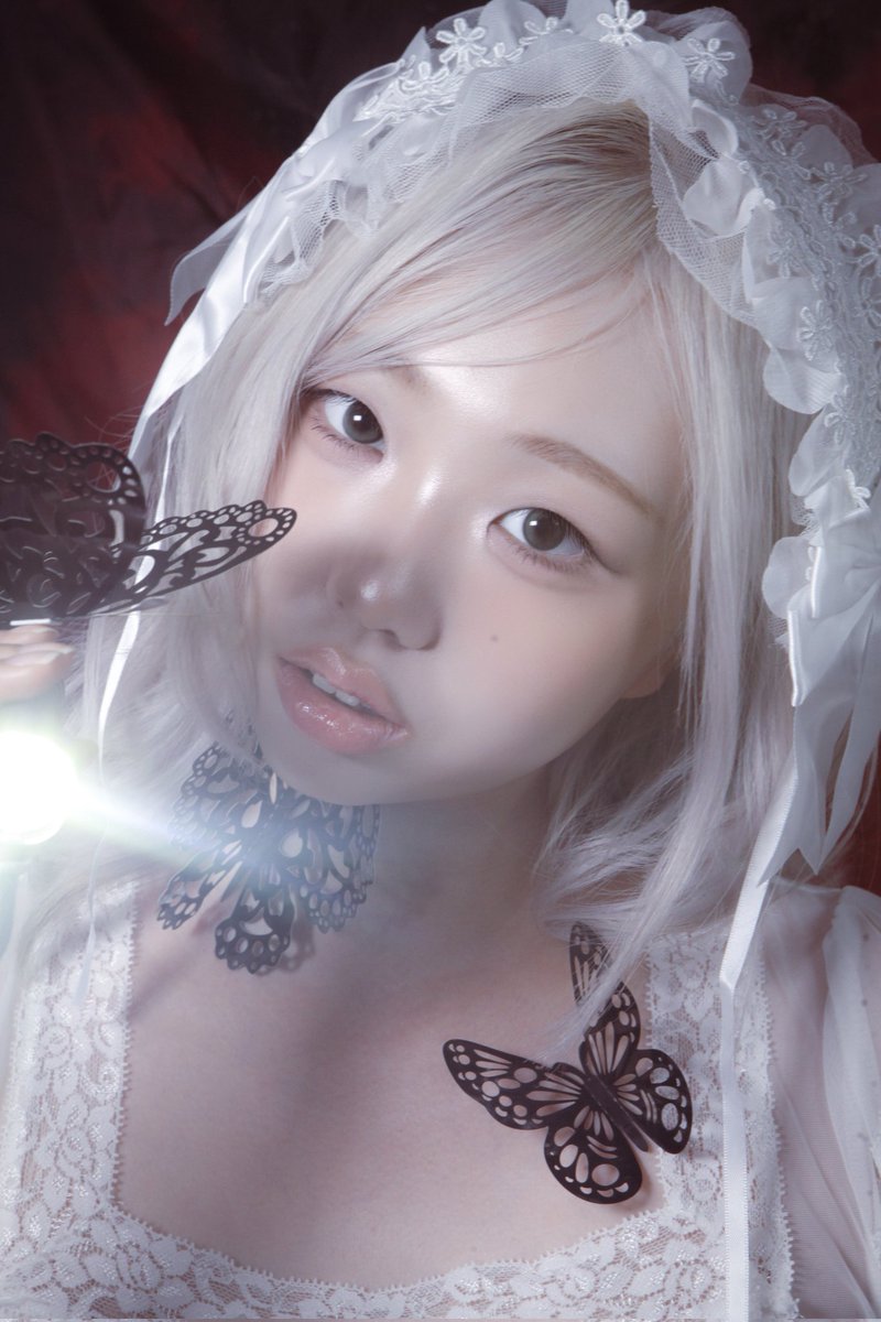ODDlF_s's tweet photo. ODD IF 

세 번째 프로필 컨셉 2, 공포게임 여자 주인공 프로필... 👻🔦 https://t.co/dJc8mJXvei