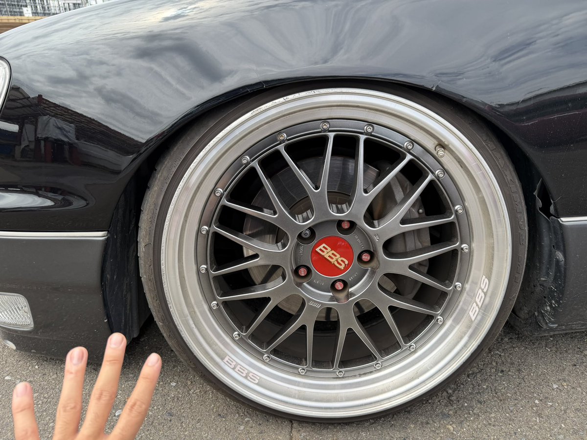 toshizz1's tweet photo. BBS LM197
19×9J+18
19×10J+22
チャンピオンカラー
Zサイズ
BBSロックナット付き(19個)
リムガリ傷有ります
20万！
#BBS売ります
#BBS
#BBSLM
#ホイール売ります https://t.co/ms6aJWgahy