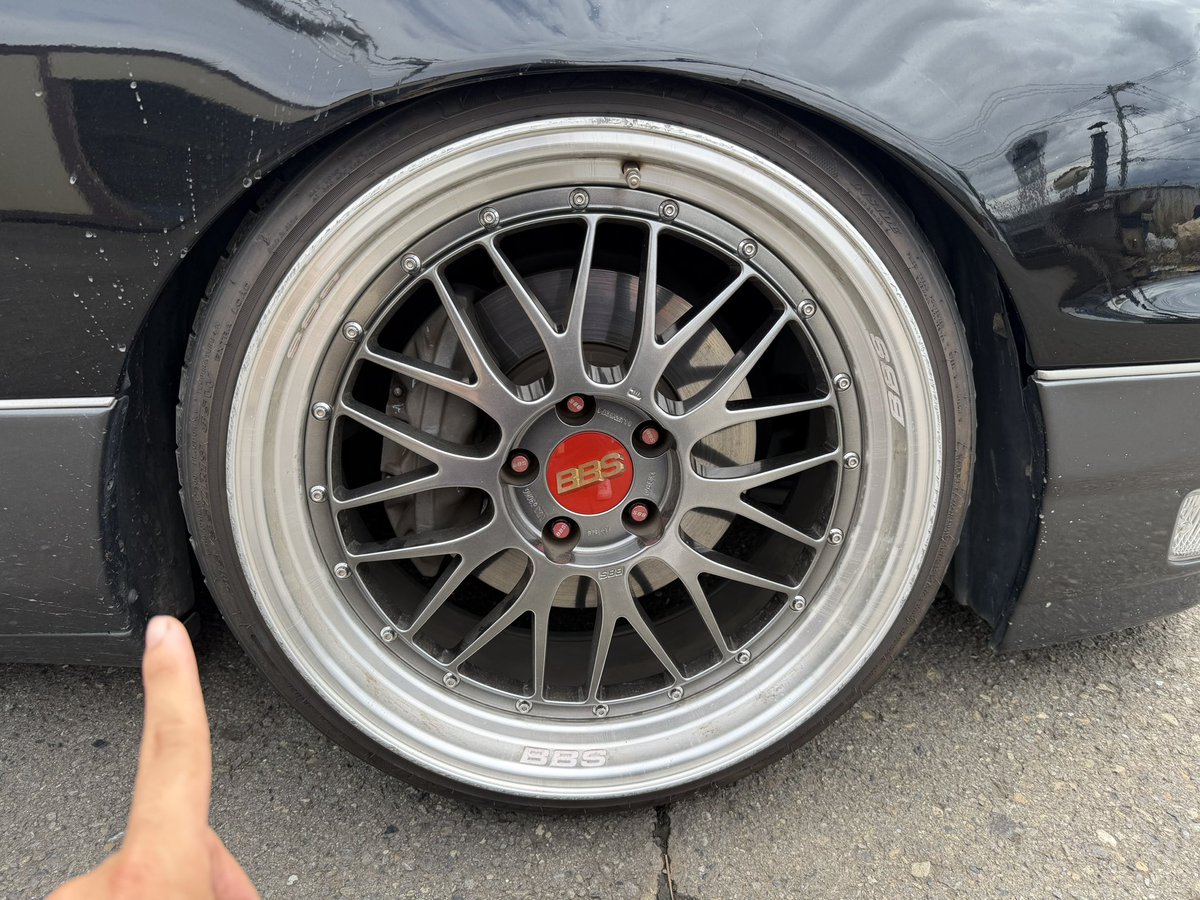 toshizz1's tweet photo. BBS LM197
19×9J+18
19×10J+22
チャンピオンカラー
Zサイズ
BBSロックナット付き(19個)
リムガリ傷有ります
20万！
#BBS売ります
#BBS
#BBSLM
#ホイール売ります https://t.co/ms6aJWgahy