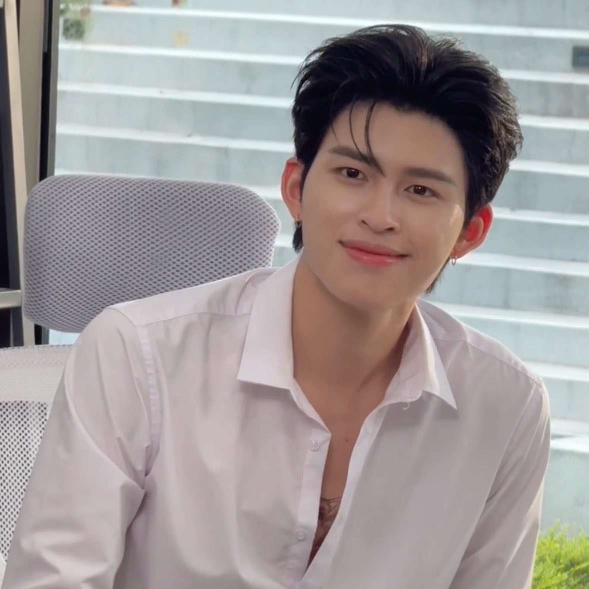 ismelittlefon's tweet photo. ปอนด์กับเสื้อเชิ้ตสีขาวคือที่สุดเลย ออร่าความหล่อฟุ้งกระจาย เขินจนหน้าเบี้ยวไปหมดทั้งรอยยิ้มทั้งรอยสักพี่เคียน ✨🤍 https://t.co/FJgnSxwjA4