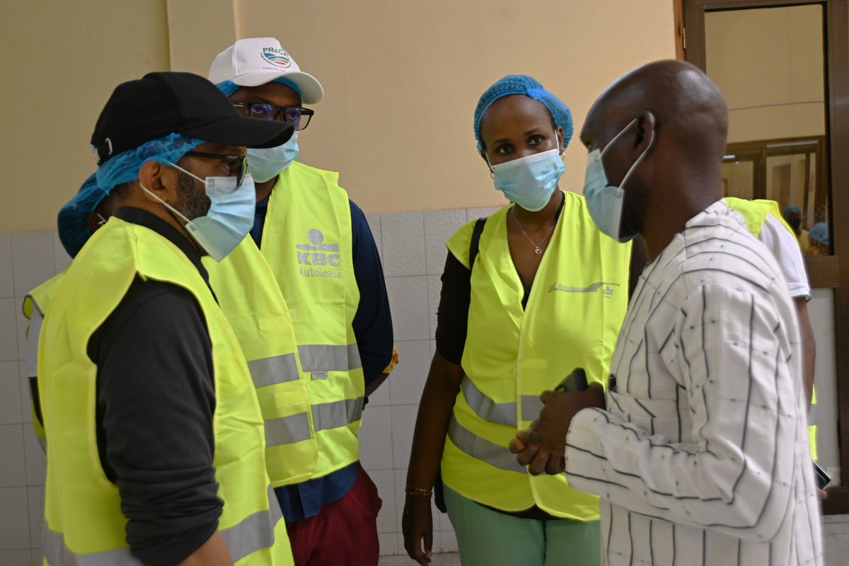 PrecaProjet's tweet photo. 🇧🇫 Le Représentant résident de la #BanqueMondiale a visité 02 promoteurs de sous-projets financés par le #PReCA dans le #Guiriko.Satisfait, il a salué les résultats du projet en matière d’entrepreneuriat agricole, de création d’emplois et de développement de l’agro-industrie.#IDA https://t.co/7ZGkvSqyCP