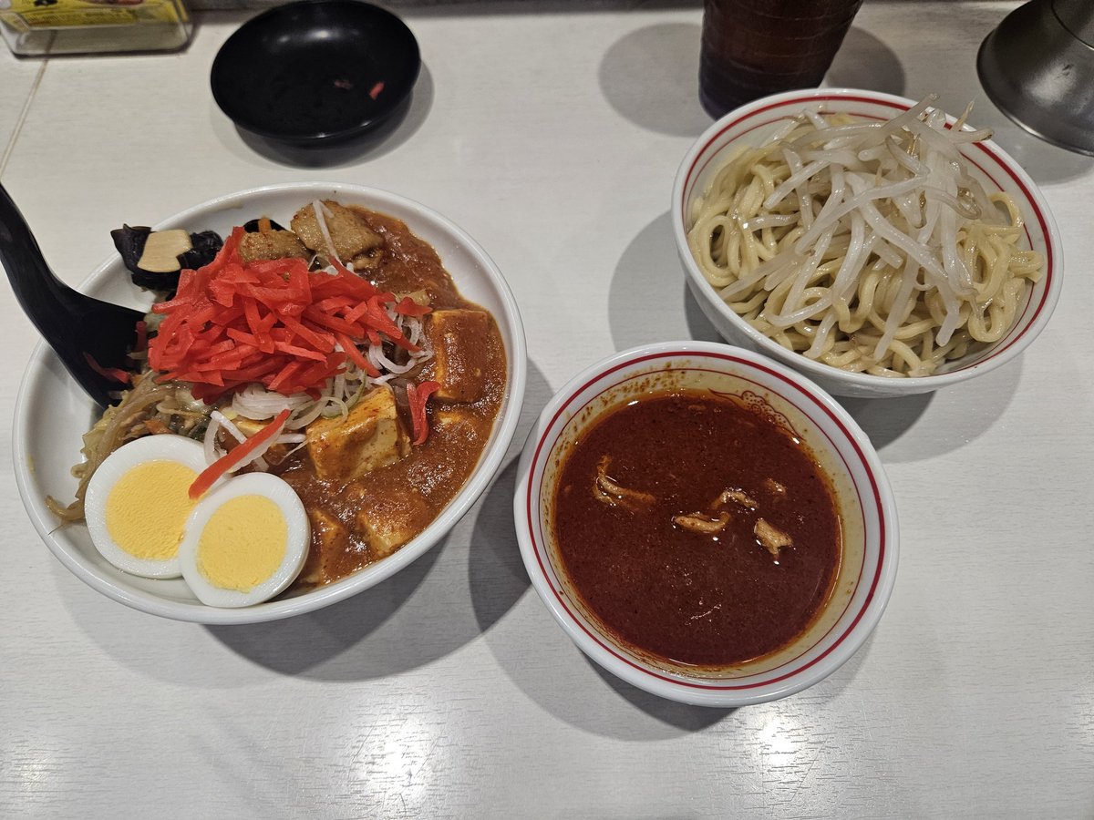 PeAngel2's tweet photo. 冷やみ半蒙古丼セット
最近はこれくらいのサイズ感が程よい https://t.co/l2oTFTKvOl
