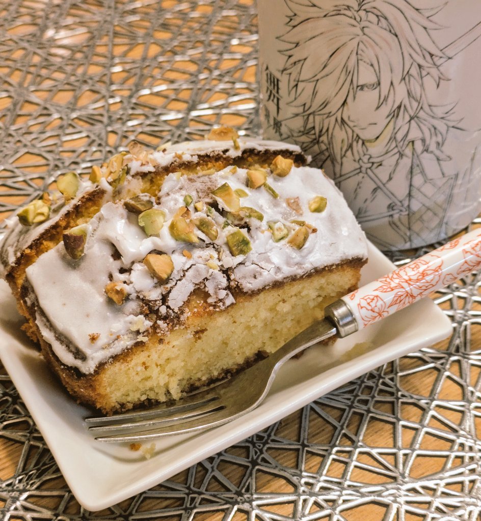 k_krm37's tweet photo. 姉が作ってくれたレモンケーキ🍋甘さ控えめさっぱりでおいしー！ https://t.co/BPqulJiETS