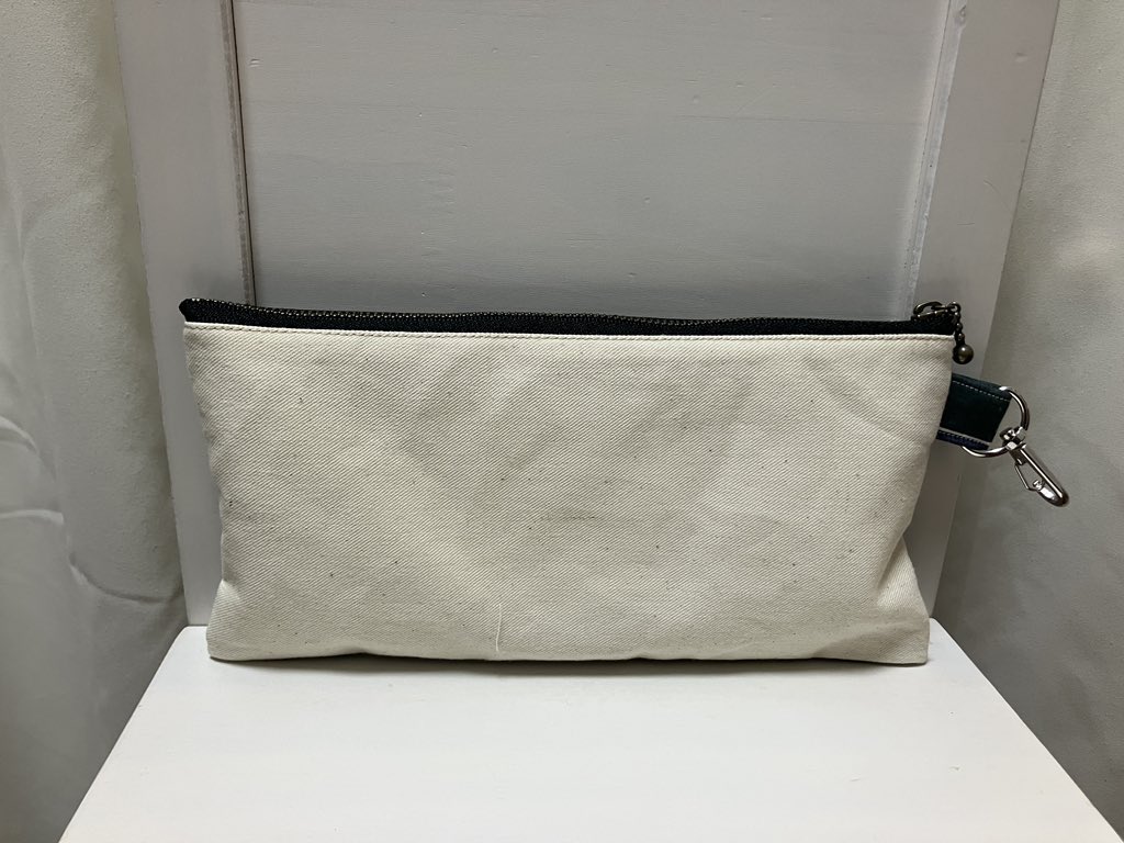 hoppe_craftlab's tweet photo. 古着シャツリメイクポーチ作りました♪ https://t.co/Hwlq9mF9Xj
