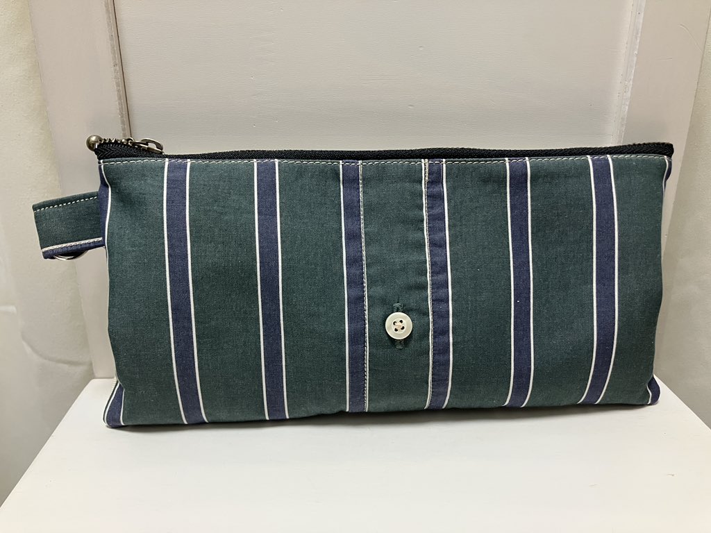 hoppe_craftlab's tweet photo. 古着シャツリメイクポーチ作りました♪ https://t.co/Hwlq9mF9Xj