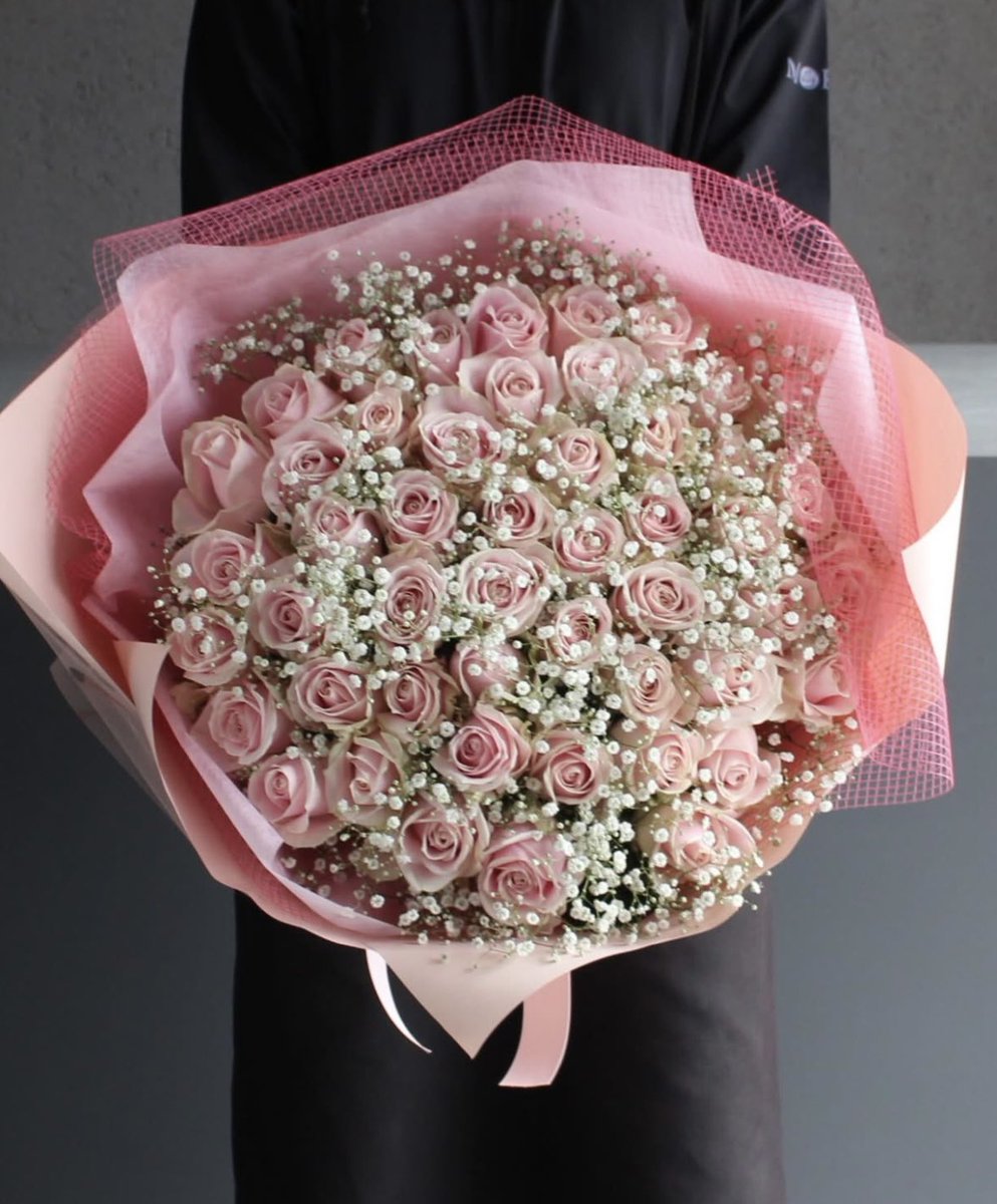 UNO__nr___'s tweet photo. 旦那さんから素敵な素敵な花束もらいました💐
結婚記念日に毎回花束くれるんです♡ https://t.co/T0AG5fXf4T