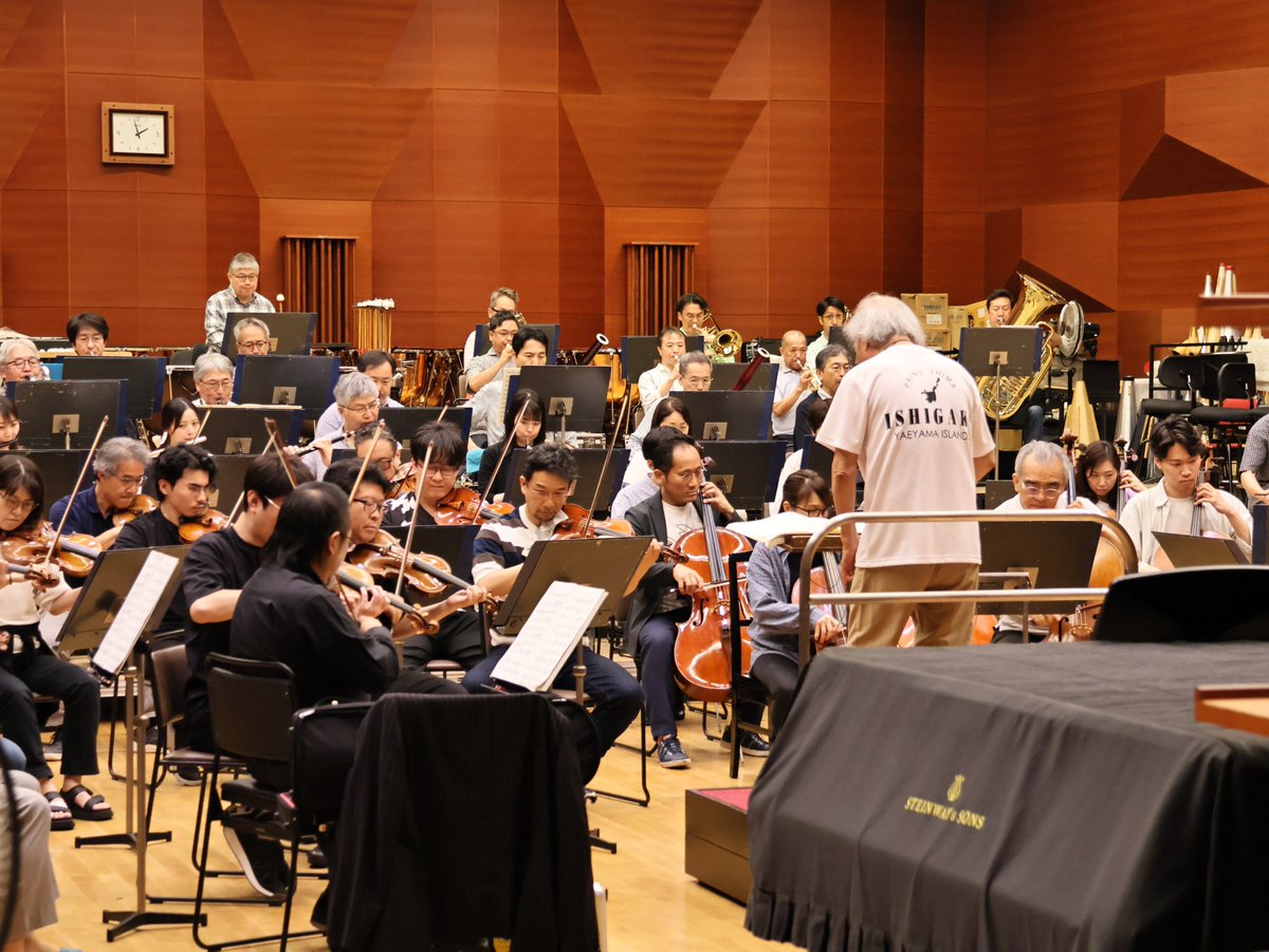 NHKSO_Tokyo's tweet photo. #N響 6月定期公演Cプログラム
6月19日(金)・20日(土) NHKホール
森のホール21 CLASSICS vol.9 NHK交響楽団 松戸特別演奏会
6月22日(月) 森のホール21 大ホール

#nhkso #TadaakiOtaka #HIMARI

明日19日(金)・あさって20日(土)に開催する6月定期公演Cプログラムおよび、6月22日(月)松戸公演のリハーサルは、本日最終日を迎えました🎶

世界で活躍する若きヴァイオリニストHIMARIが登場。#尾高忠明 のタクトとともに、シベリウス《ヴァイオリン協奏曲》で瑞々しくスケール感あふれる演奏を披露しています🎻

いよいよ明日からの公演。皆さまのご来場をお待ちしております✨