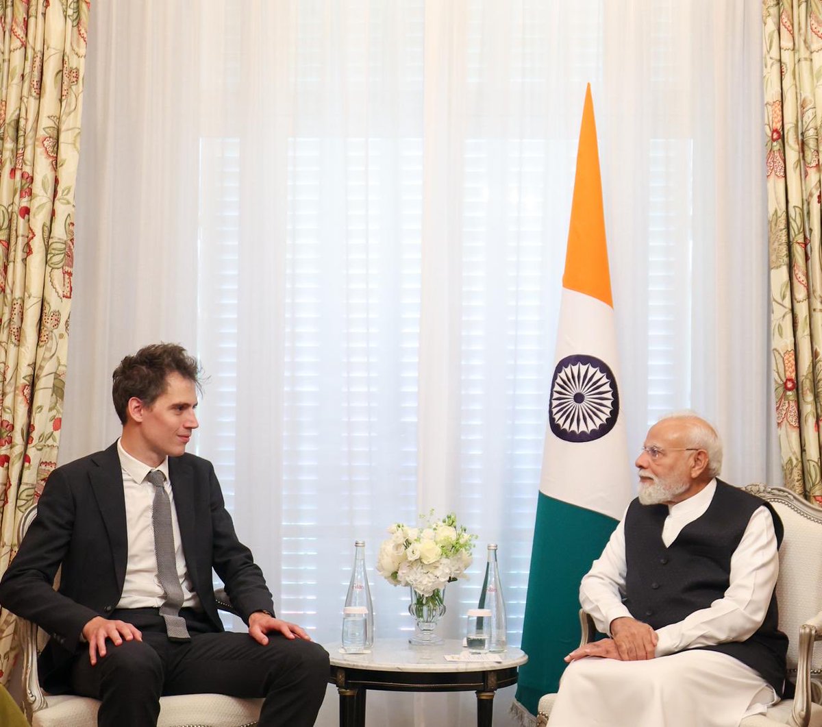 sidhant's tweet photo. PM Modi meets business leaders in Paris https://t.co/KykDtNRSo2