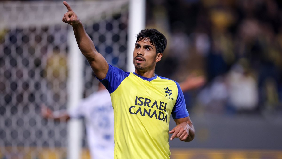 CroatiaFooty's tweet photo. 🚨 𝐁𝐑𝐄𝐀𝐊𝐈𝐍𝐆: Maccabi Tel Aviv captain Dor Peretz has arrived in Croatia to discuss a long-term offer from Dinamo Zagreb.

The 31-year-old Israeli midfielder, who was the Israeli league’s top scorer last season with 19 goals, flew with his wife to inspect Zagreb and living conditions. 

Beitar Jerusalem are also interested, but Dinamo’s offer is reportedly the highest.

[Sport5]