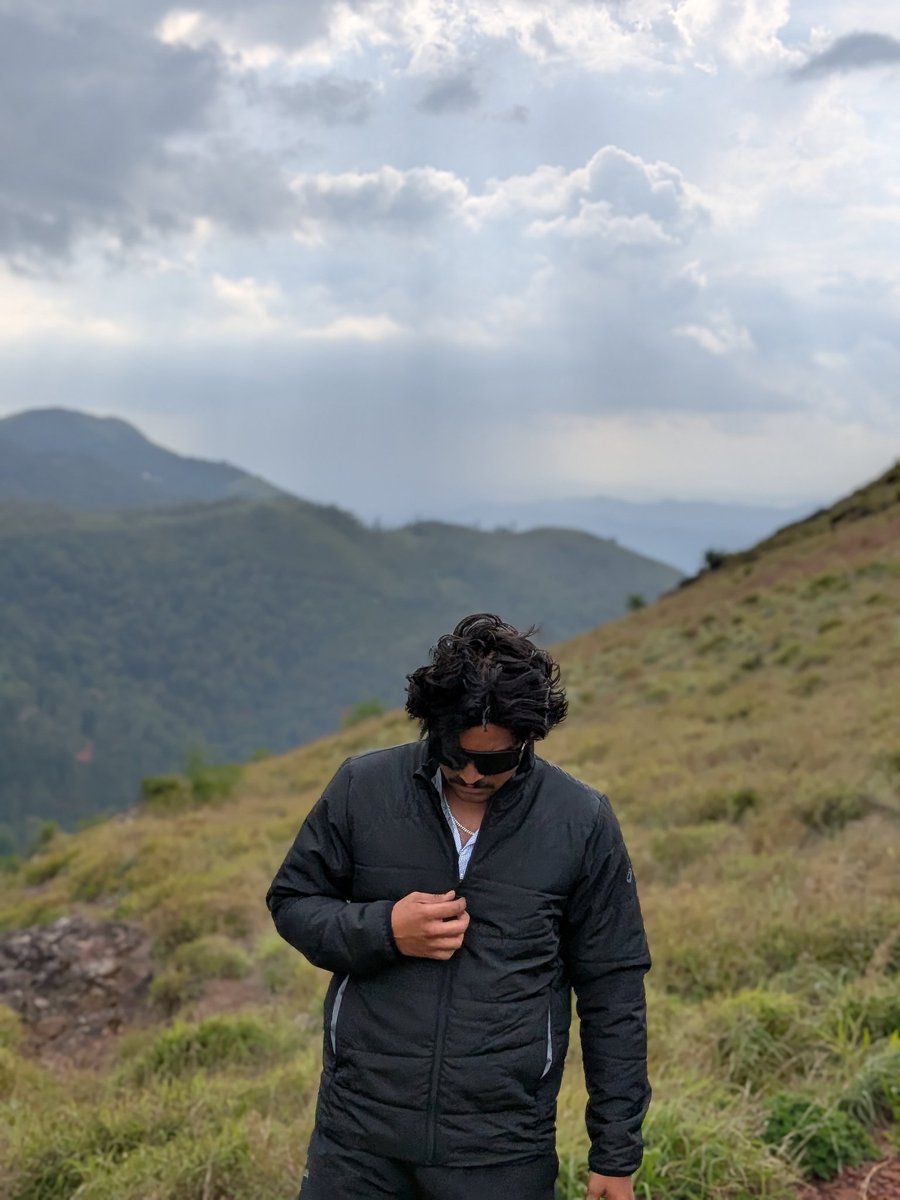 greek__wolf's tweet photo. Went to see the mountains https://t.co/vFpKS9ceFu