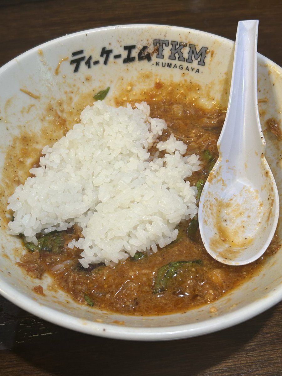 yjNw8jpB8RWiA7l's tweet photo. 夜はゴールデンタイガー🐯
カチャ虎TKM+パルメザン🧀&amp;チリ&amp;フラオニ&amp;レタス🍅
しっかり煮込まれたトマトチキンがTKMの上に🤗
美味いの確定🎉
柔らかチキン、トロトロ🧀、シャキッとレタス🤩
最高に激ウマです🥳
麺啜りながら追い飯も楽しみになっちゃう😁
控えめに言って最高でした🤭
ゴチっ🐯🇹🇼 https://t.co/qIanw5SbAH
