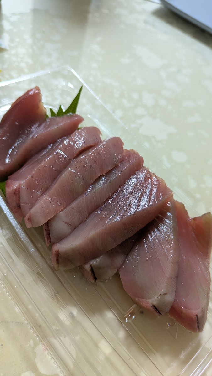 TOWA12191's tweet photo. 帰還した
風呂入った
晩酌は初かつお&amp;鶏ささみ揚げ焼き
酒は鬼ころし👹&amp;TAKARA極上ハイボールで乾杯🍻😆✨
強炭酸でスッキリな味わいが好きだ
モチモチ初かつおはボチボチ食べ納めだな一🙏 https://t.co/s7zSjV24wQ