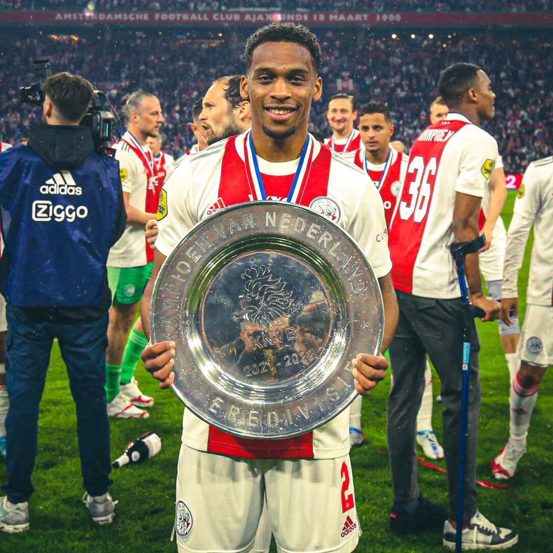 Noblemann30's tweet photo. We wish you a great 25th birthday, @premierleague and @eredivisie champion @JurrienTimber 🎉

@AFCAjax don’t let me correct you again https://t.co/KWPXRjQ9Pu