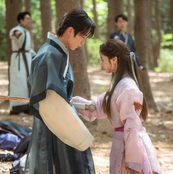 okhyeee's tweet photo. this scene immediately came into my mind #losingit https://t.co/udDK5aMVuF