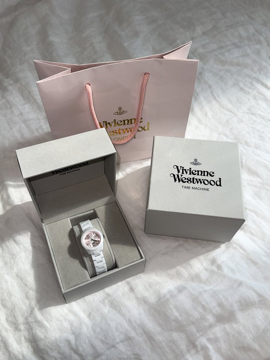 everywherewhite's tweet photo. 행복한 생일을 보냇더욘 // https://t.co/8HeMYyn3u5