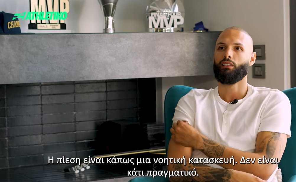tr_owl's tweet photo. ΓΙΑΤΙ ΕΙΣΑΙ ΓΑΜΙΑΣ. ΓΙΑΥΤΟ #OlympiacosBC https://t.co/aMSyb3pivu