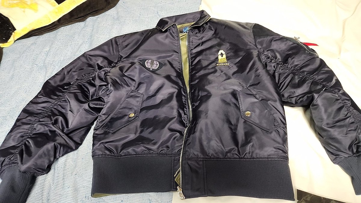 jaak_death's tweet photo. アーマードコアのジャケット届いた！しかしこれから暑くなるのだからせっかく届いてもしばらく使えない… https://t.co/Tls1L3tMbd