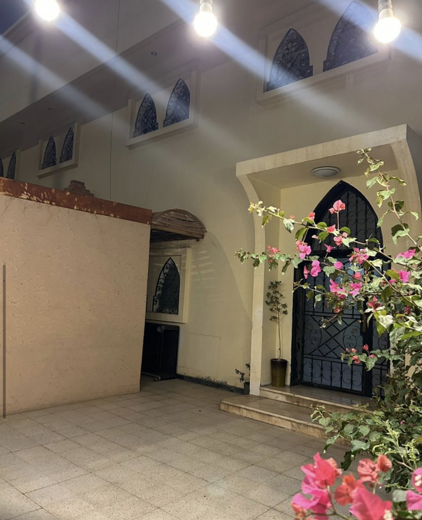 Altukhaymco's tweet photo. يسّر شركة الطخيم العالمية الإعلان عن 

🚩بيع فيلا دبلكس بحي النفل

الترخيص الإعلاني رقم : 7201009599

المساحة: 338م 
شارع: 20م جنوبي 
عمر العقار: اكثر من 10 سنوات 
التفاصيل: 
 *الدور الارضي:* 
• غرف سائق 
• ملحق 
• مجلس رجالي 
• مقلط 
• صالة 
• مطبخ 
• مجلس نساء 
 *الدور الاول:* 
• 4 غرف نوم 
• منها غرفتان ماستر 
 *الدور الثاني:* 
• غرفة عاملة واسعة 
• مكان مخصص للغسيل 
• دورة مياه 
• سطح 
مميزات الموقع: 
_ 2 د تقاطع طريق أبي بكر الصديق مع الدائري الشمالي 
_ 3 د الدائري الشمالي 

حد البيع: 2 مليون 900 الف 
الصفة : مباشر  مع المالك