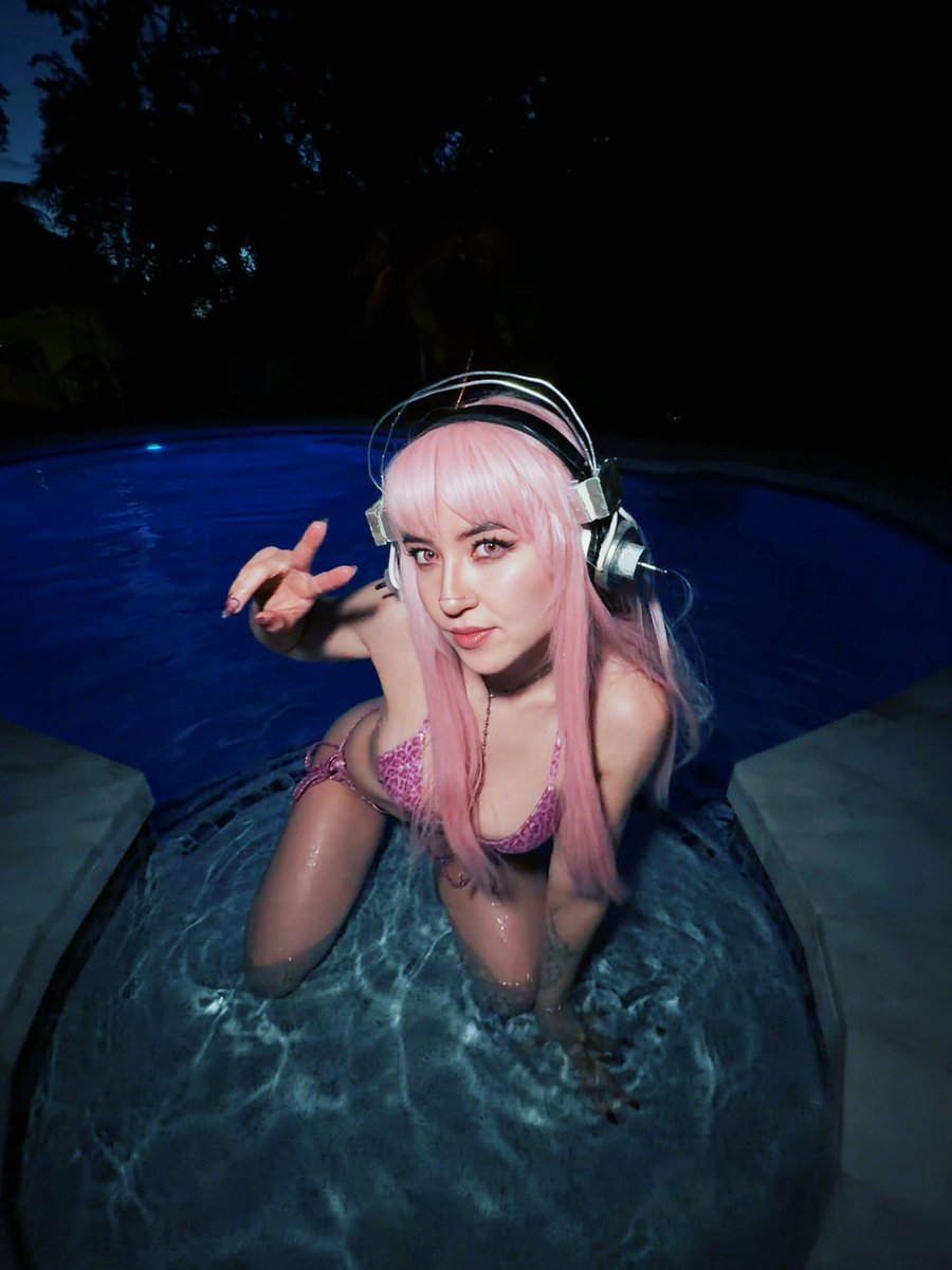 VillainessRoute's tweet photo. super sonico miami beach edition <3
bikini by @TrulyTranian https://t.co/vhZQHHTviN