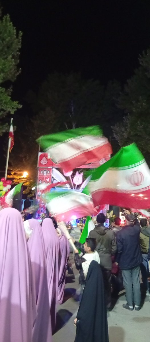 Azadh1224's tweet photo. عادی‌سازی شرایط از طریقِ تقلیل تجمعات، بیش از آنکه یک راهبردِ مدیریتی باشد، پاک کردن صورت‌مسئله است. قدرتِ نظام به شنیدن صدایِ مردم است؛ حتی آنجایی که نقد، بلندتر از همیشه شنیده می‌شود.
#در_خیابان_میمانم https://t.co/HXUUtB9gIB