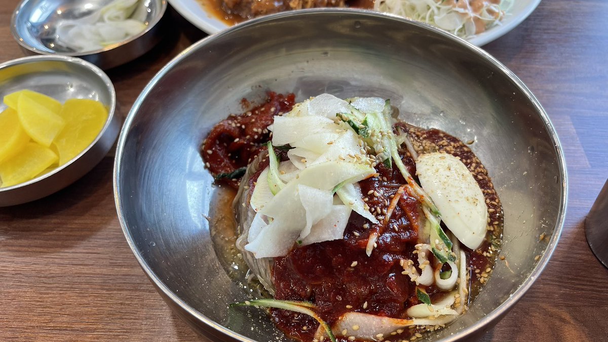 island71's tweet photo. 부산 서구 암남동 왕밀면냉면
비빔냉면 10,000원
돈까스 10,000원 https://t.co/vE705qKSj9